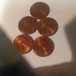 1982 Small Date Pennies Lot Of 5 Rare.