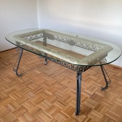 Dining table No Chairs