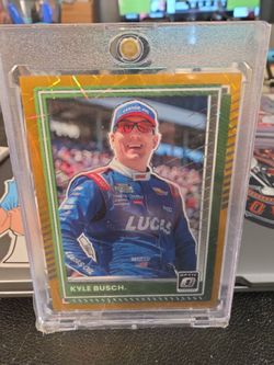 Kyle Busch Donruss Optic Gold NASCAR Trading Card