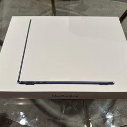 New Apple MacBook Air M4 13” 256GB 16GB RAM Midnight