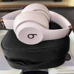 Beats Solo 4 Pink