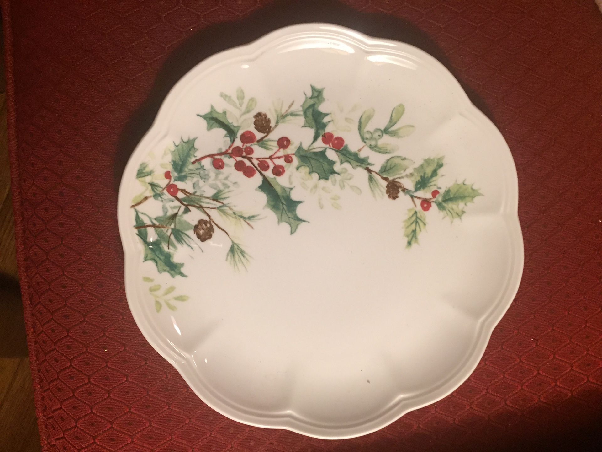 9” Lenox Winter Meadow Holly Accent Plate