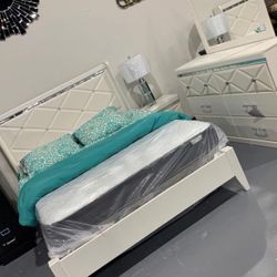 ^Brand New Ashley Queen Bedroom Set 4 Piece.