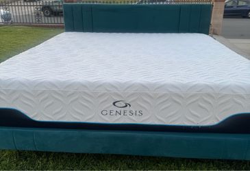Beutifull king size bed with good mattress Memoryfoam