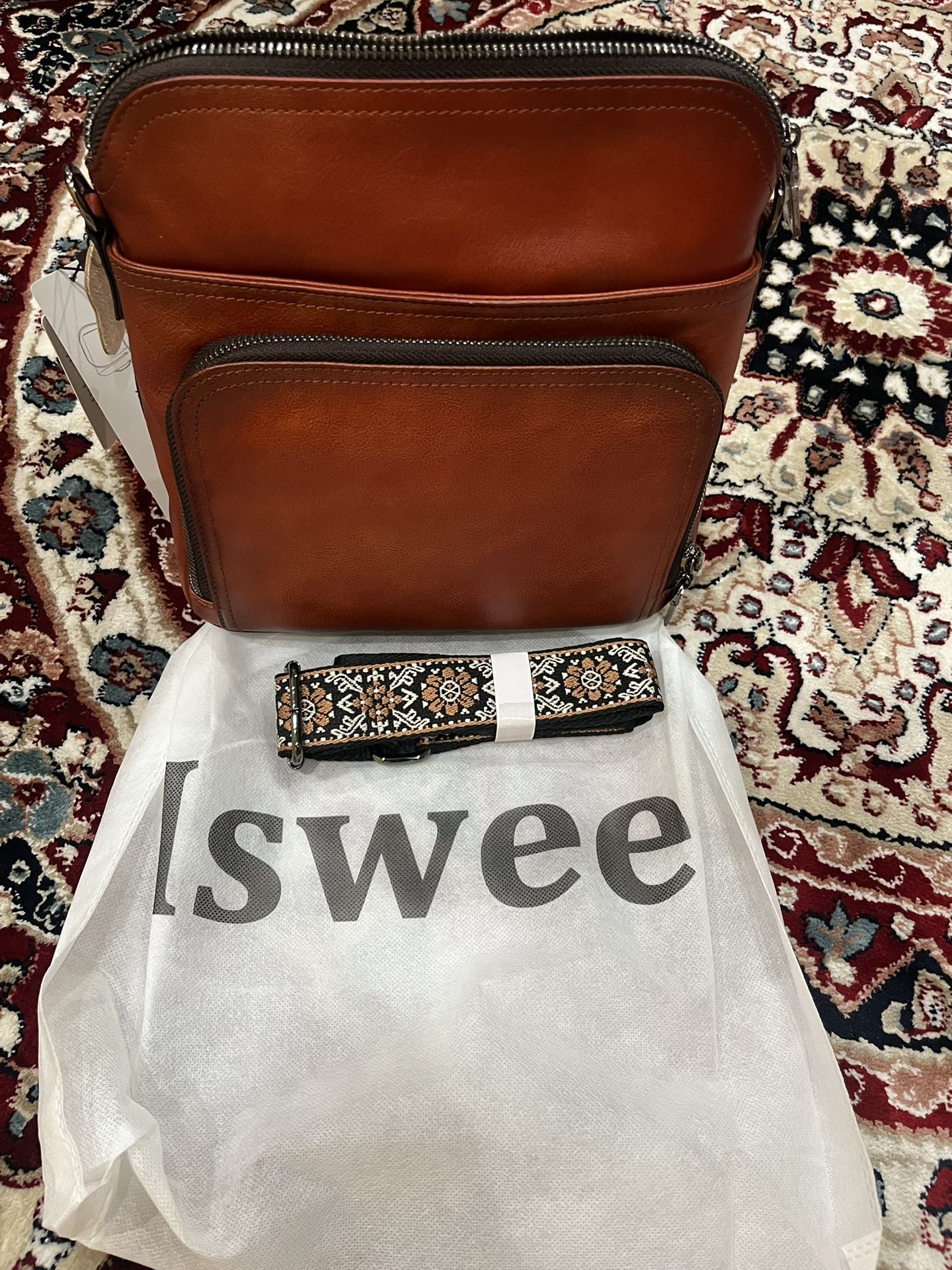 Iswee Crossbody Bag