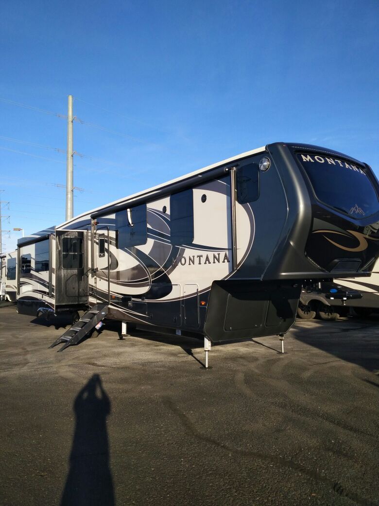 2017 Montana 3810MS full body paint legacy