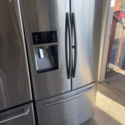 Samsung Beverage Door Fridge 