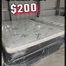 Queen Pillow Top Mattress Set 