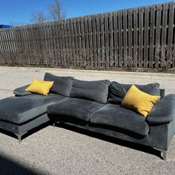 Beautiful Gray / Blue Sectional Couch! 🚚 ***Free Delivery***  