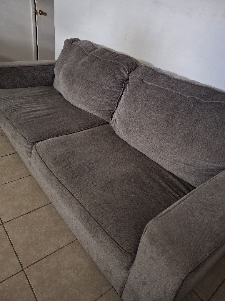 Pull Out Couch 