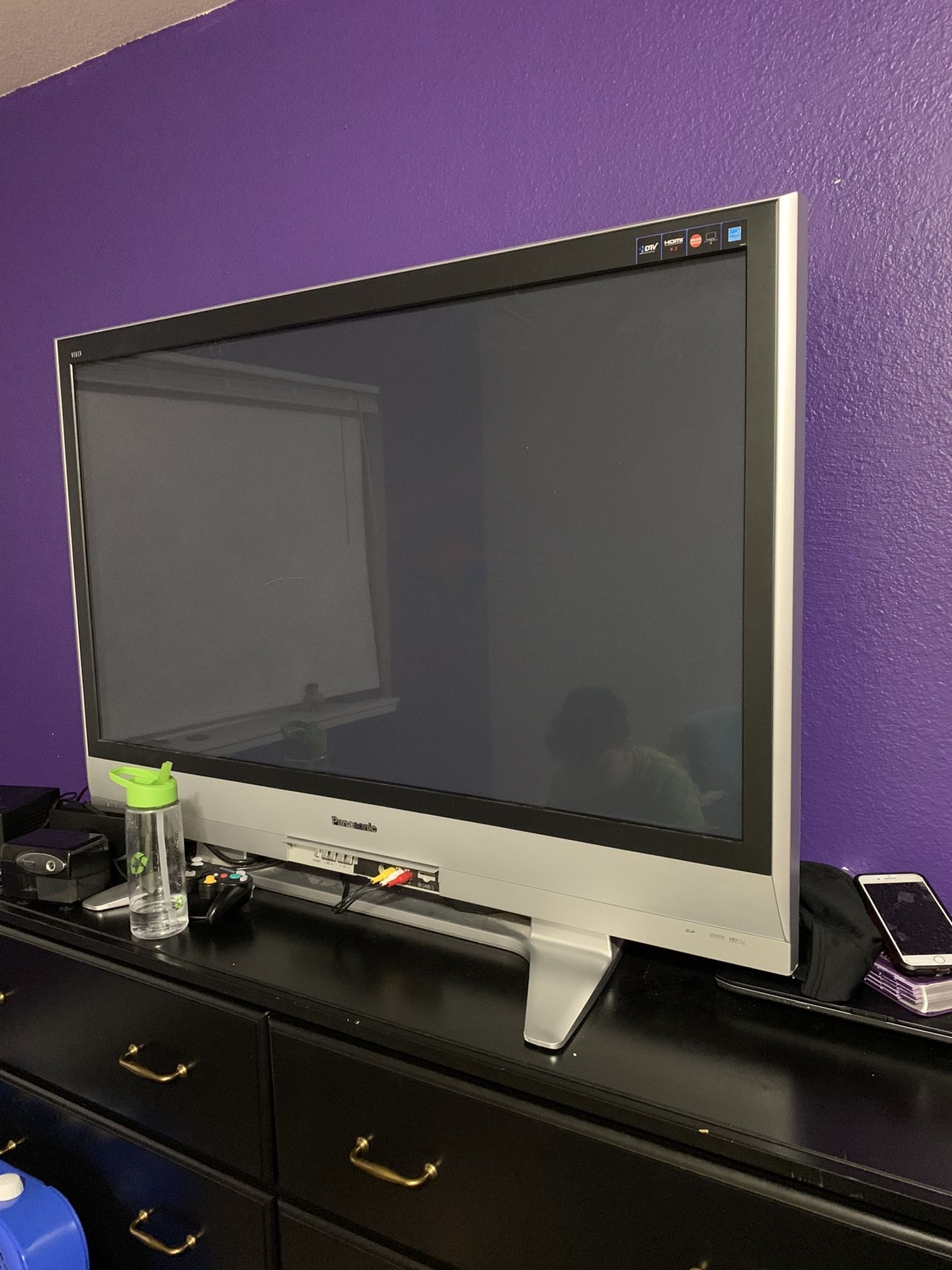 Large Panasonic TV .. Works