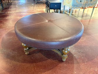DIMENSIONS FURNITURE 39″ Round Leather Ottoman in Chestnut