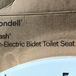 New In box Brondell Non-electric Bidet Toilet Seat