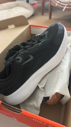 nike black and white  size 7