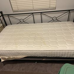 Twin/Full Daybed With Trundle