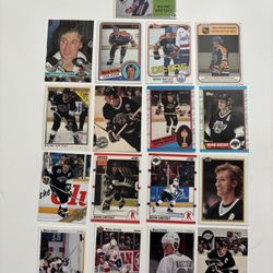 17 Different Wayne Gretzky Hockey cards includes 3rd Year