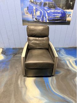 Comfort Design by KFI leather swivel recliner chair