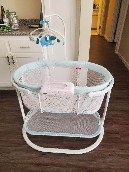 Fisher Price soothing Motion Bassinet