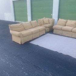  3-piece Beige sectional Local Delivery 🚚 💨