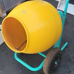 CONCRETE MIXER LIKE NEW