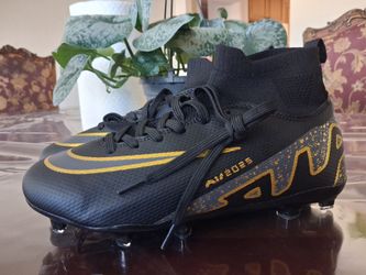 Soccer cleats us size 10.5