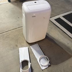 Portable ac unit 8000 btu comes with whatever you see on picture