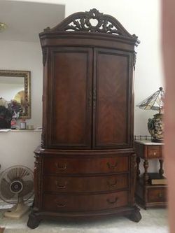 Large armoire