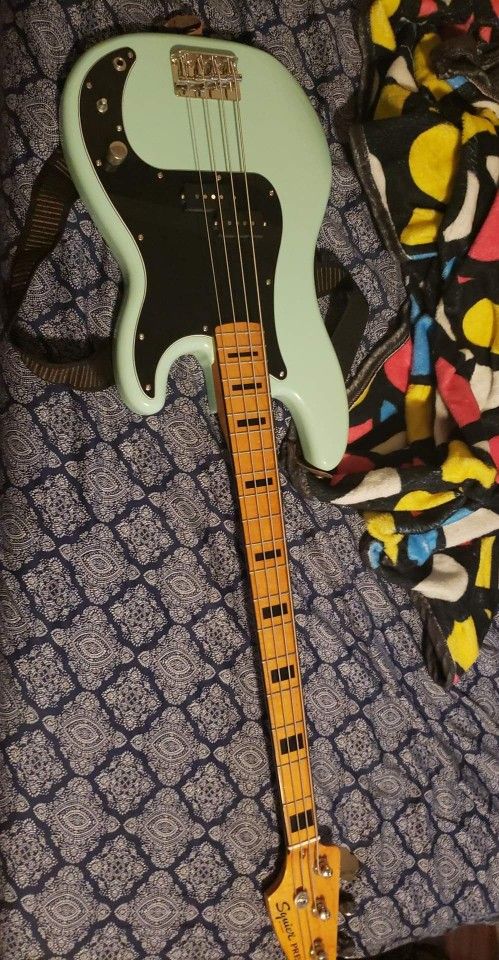 Fender Squier '70s Surf Green Vibe Precision Bass