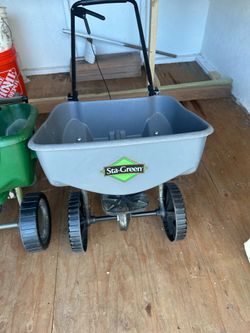 Fertilizer spreader