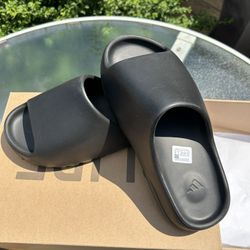 Black YZY Slides Size 8