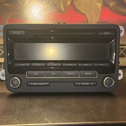 Excellent Condition OEM VW Radio CD Player
