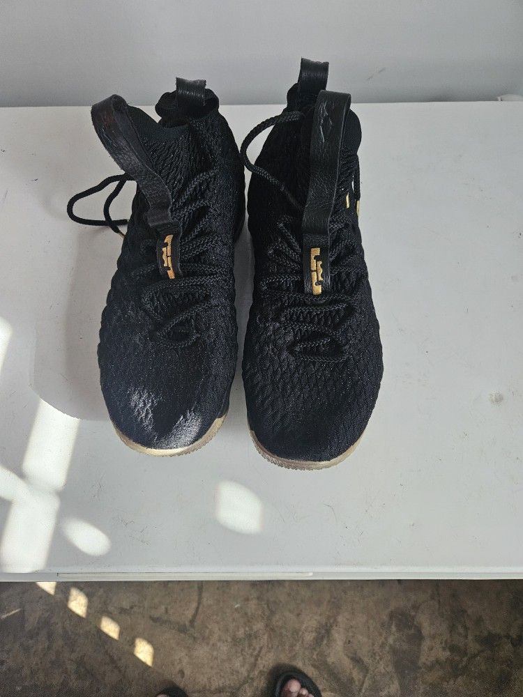 LEBRON XV "METALIC GOLD"