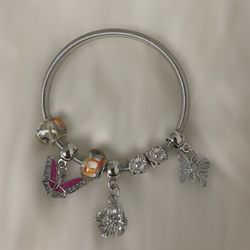 Selling this Adorable charm bracelet! Completely Brand new, never worn.