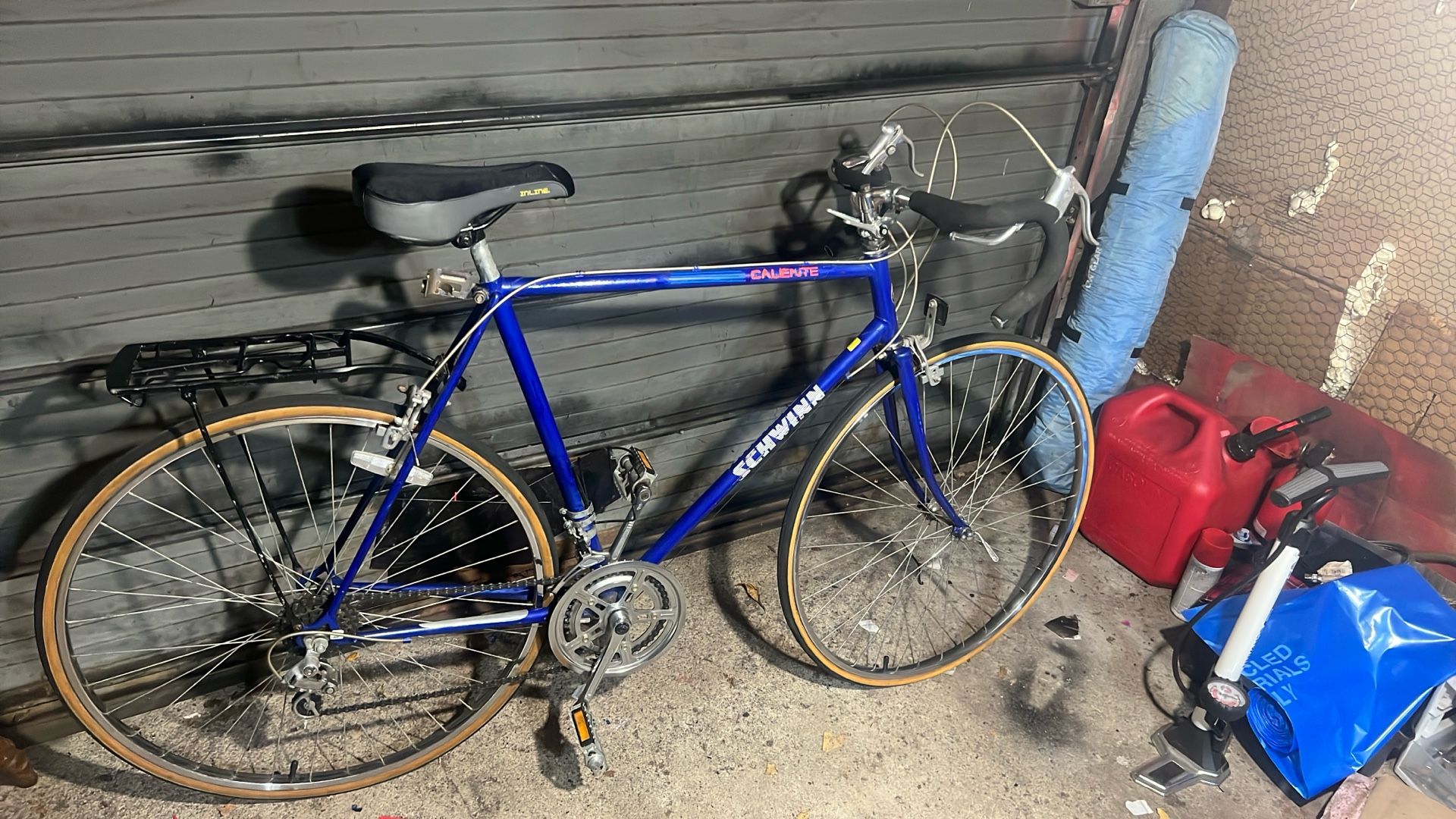 vintage Schwinn Caliente road bike.