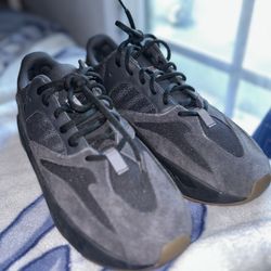 Adidas Yeezy Boost 700