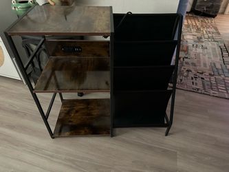 Record player table with vinyl holders