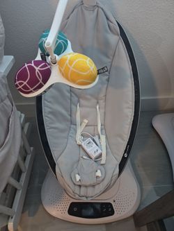 4 mom's momaroo Baby Motion Swing