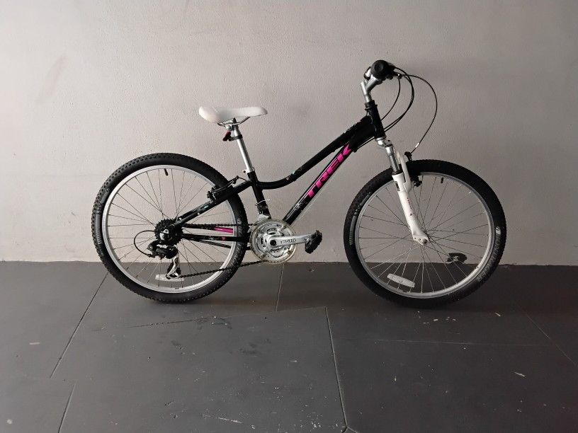 BICYCLE TREK 21 SPEED SIZE 24 BRAND NEW 