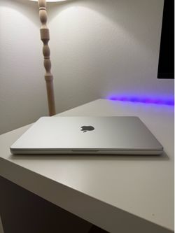 Like New M5 Pro MacBook Pro 14” (M5 Pro, 24GB RAM, 1TB)