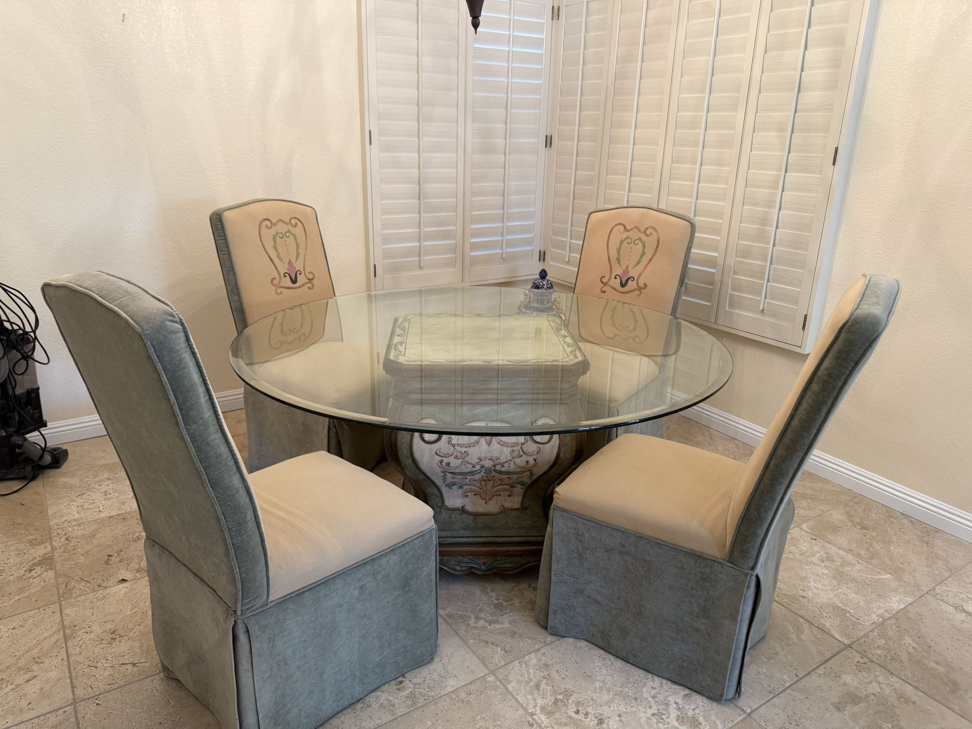 Beautiful 4-seat glass dining table set