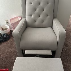 Nursery Rocking Chair / Recliner 
