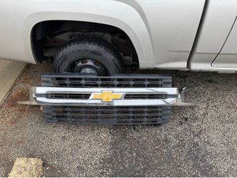 2020 Chevrolet Silverado Grill