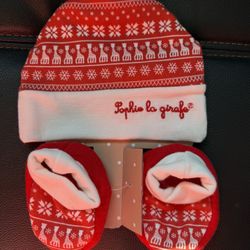 Sophie La Giraffe Christmas Hat And Booties