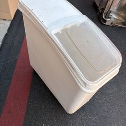 Cambro Container 