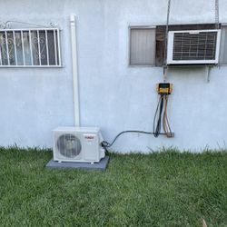 mini split air conditioning 12000btu  $ 575