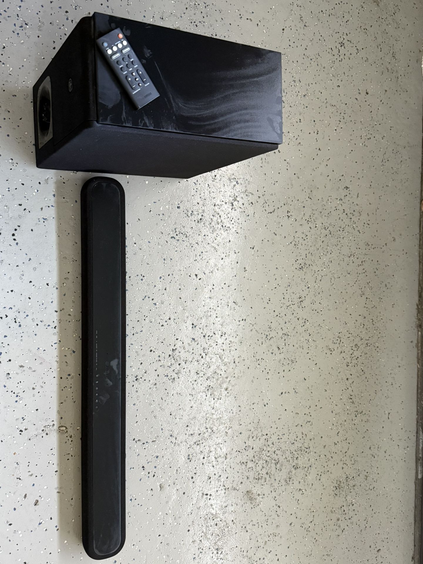 Yamaha Soundbar and Sub