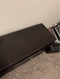Tv stand hold 70”