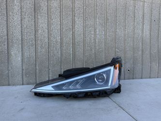 2019 2020 Hyundai Elantra Headlight Headlamp Left Driver Side LH Used original OEM *BOTTOM CRACK At Lens 