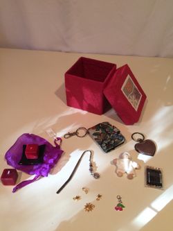 Box of mini candles, mini pencils, beads...