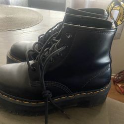 Dr Martens Boots For Women . 